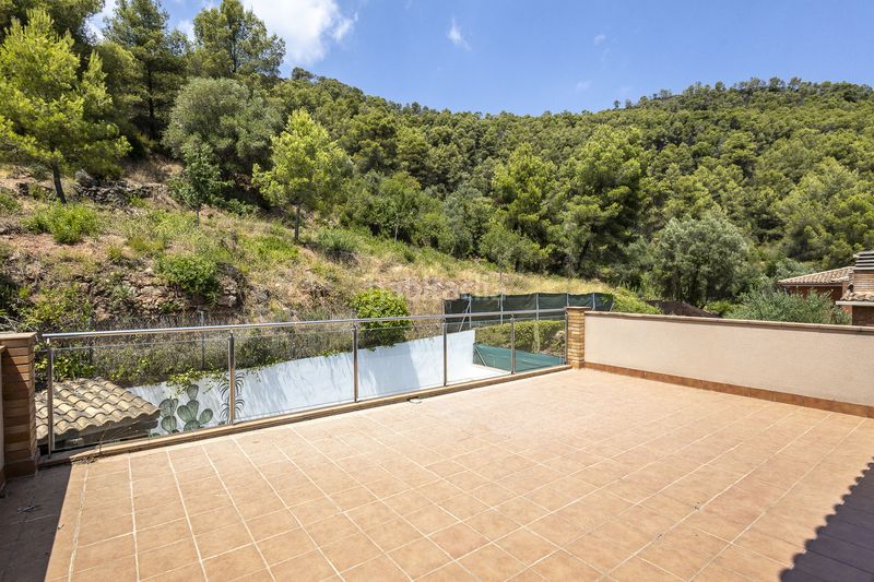 Foto a6376730-66e9-461d-b49a-e0e4b0e037f6. Casa amb calefacció aparcament piscina a Cervelló
