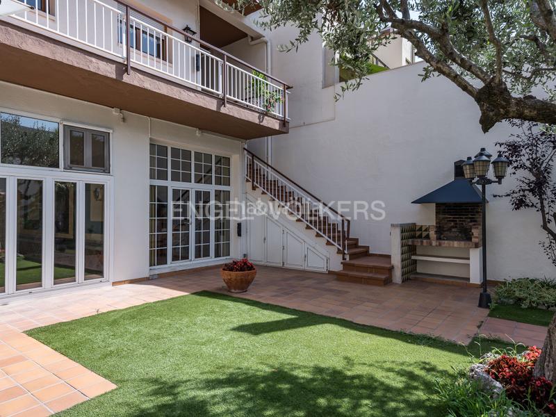 Foto 0654af47-79b7-4873-b68d-5eaa4c2d1b7a. Casa amb calefacció aparcament piscina a Centre Sabadell