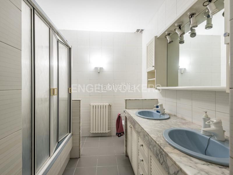 Foto 28efe4fa-e1fe-4ebe-89dc-4d129f8862ad. Casa amb calefacció aparcament piscina a Centre Sabadell