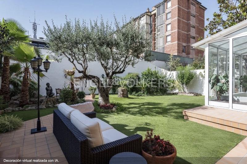 Foto 4010909f-8522-41e7-a725-ec338f8cb408. Casa amb calefacció aparcament piscina a Centre Sabadell