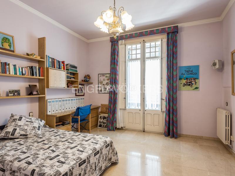 Foto 43e3ac7c-fdc3-4554-ab7e-91ee1c7475af. Casa amb calefacció aparcament piscina a Centre Sabadell