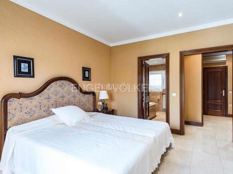 Foto 4b279d0f-4e38-4c04-a150-a90485dfad46. Casa amb calefacció aparcament piscina a Centre Sabadell