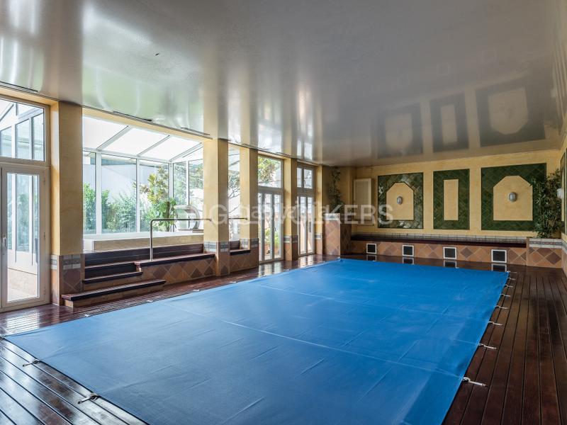 Foto 4b6960c1-efe9-4362-ac50-19a9062627b6. Casa amb calefacció aparcament piscina a Centre Sabadell