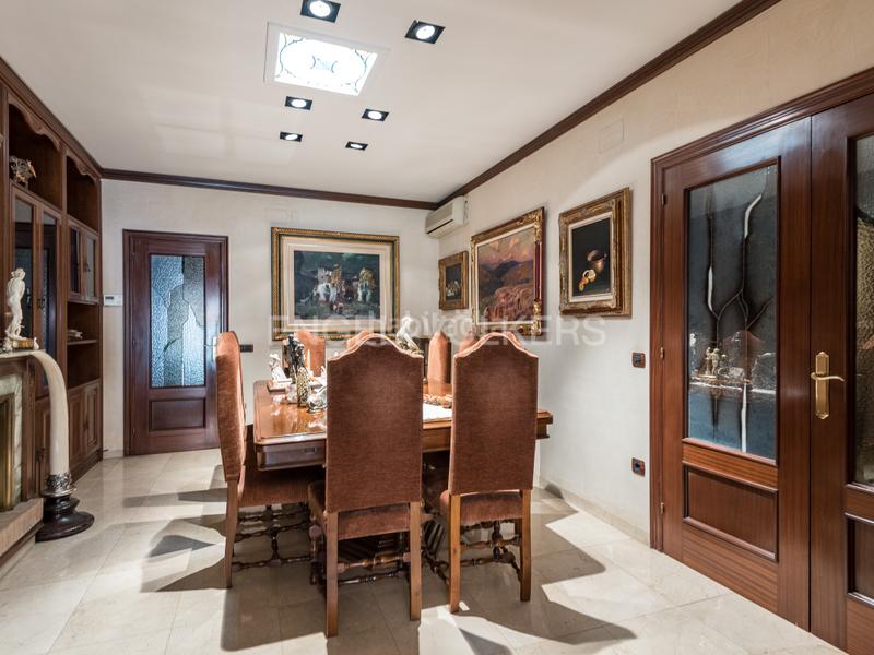 Foto 4e217688-f738-43c5-9310-2571ecf9fe4c. Casa amb calefacció aparcament piscina a Centre Sabadell