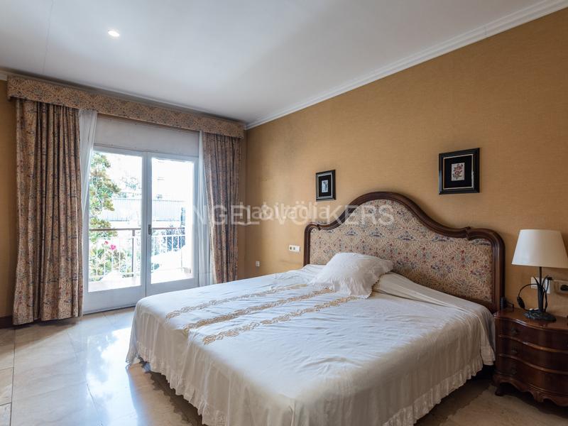 Foto 694ac6e0-0dc6-4544-8c55-29a1afb20085. Casa amb calefacció aparcament piscina a Centre Sabadell