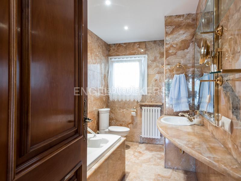 Foto 6b90eed5-6dd0-48f4-a78b-a6aab6e23455. Casa amb calefacció aparcament piscina a Centre Sabadell