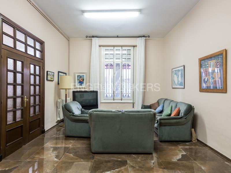 Foto ab37d95a-c11f-43b6-af8d-5026ce340a06. Casa amb calefacció aparcament piscina a Centre Sabadell