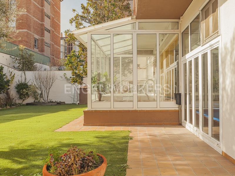 Foto c8cc6493-e928-47bd-822e-1500b55ac4fd. Casa amb calefacció aparcament piscina a Centre Sabadell