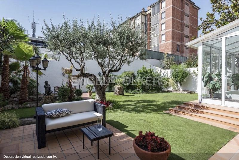 Foto cfcd9585-129b-47e4-a741-85b26101e81f. Casa amb calefacció aparcament piscina a Centre Sabadell