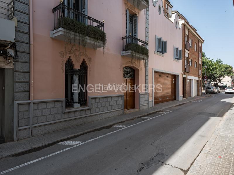Foto f7de51b9-d641-4800-9318-c8dd2c13ae46. Casa amb calefacció aparcament piscina a Centre Sabadell