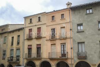House in Calaf. Producto especial inversor  constructor.