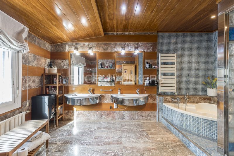 Foto 8154cf8c-6f56-4ecf-8203-574b88e2b130. Casa amb calefacció aparcament piscina a Centre-Nucli Antic Premià de Mar