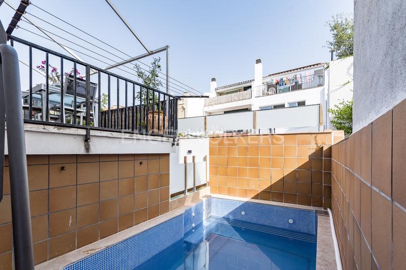 Foto 75f1cbf6-1bec-4d5e-bca4-43e13a8f9e44. House with heating pool in Centre-Nucli Antic Premià de Mar