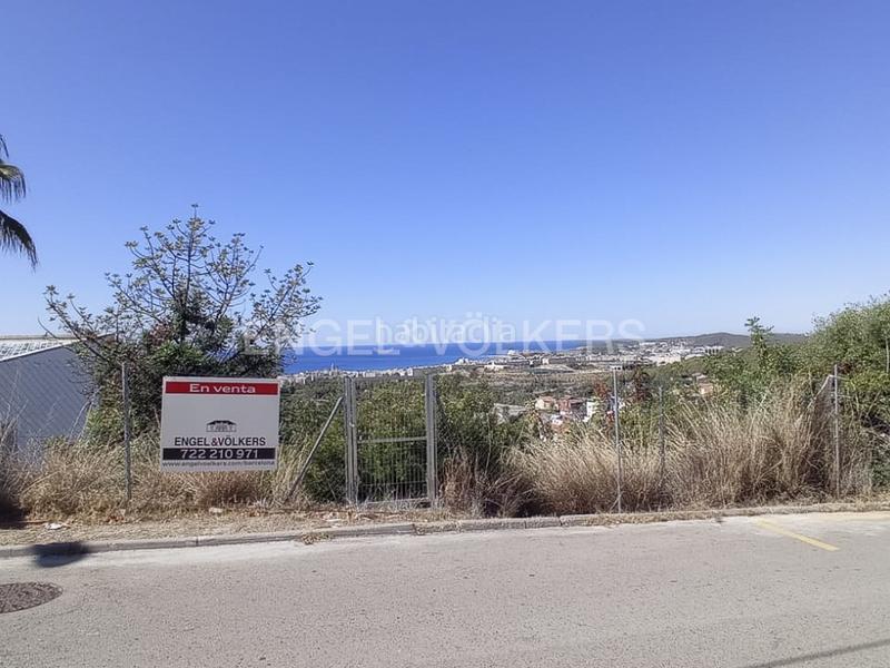 Foto 276e3776-a92c-496c-8d20-7031a1e6cbfb. Terreno residencial gran parcela con vistas al mar y la ciudad en Sitges