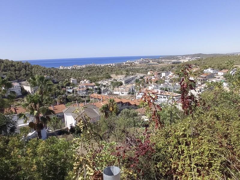 Foto a6e83bc4-27a5-4d2c-8ef7-6d7eb4126908. Terreno residencial gran parcela con vistas al mar y la ciudad en Sitges