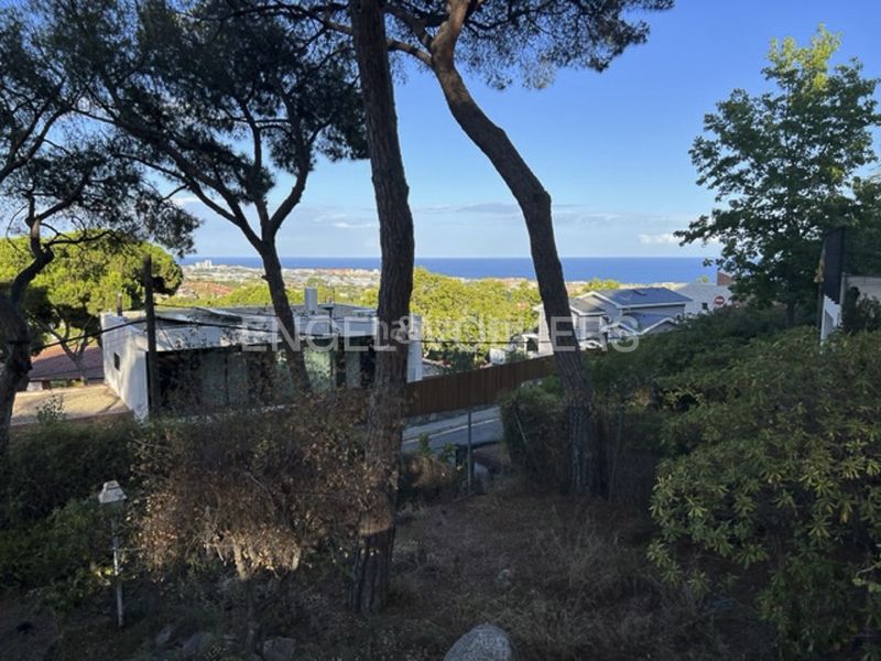 Foto 3a6a9f9a-8f4b-40e8-932a-5825f03f6b01. Terreny residencial a Premià de Dalt