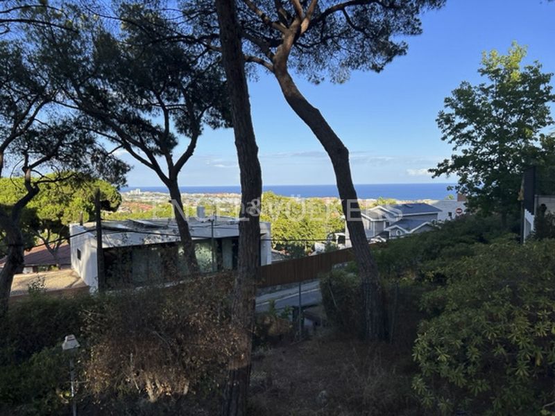 Foto ceec2b28-6ad3-4fe8-a257-10bd6bbeeb4c. Terreny residencial a Premià de Dalt