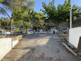 Wohngrundstück in Canyelles. Terreno con todos los servicios en les palmeres