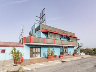 Terreny residencial a Tordera. Edificio a reformar con licencia de hostelería