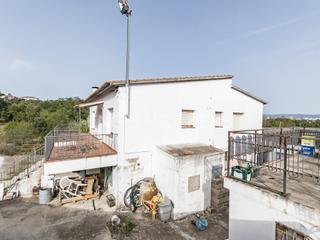 Casa a Tordera. Casa unifamiliar con gran hangar adjunto