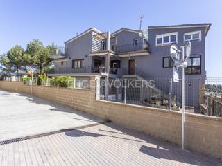 Maison jumelée à Castellgalí. Casa unifamilar con dos viviendas