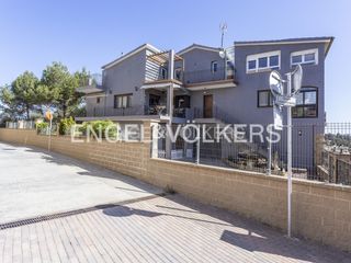 Casa a schiera in Castellgalí. Casa unifamilar con dos viviendas