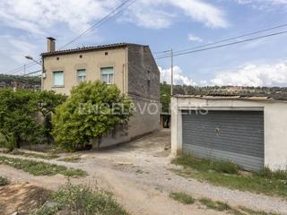 Maison jumelée à La Balconada-Cal Gravat. Casa rústica con terreno de regadío