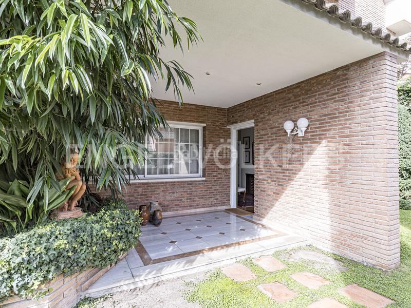 Foto 0200823e-519e-4889-b98b-f4f22a5e40e4. Casa amb calefacció aparcament a Centre Sant Just Desvern