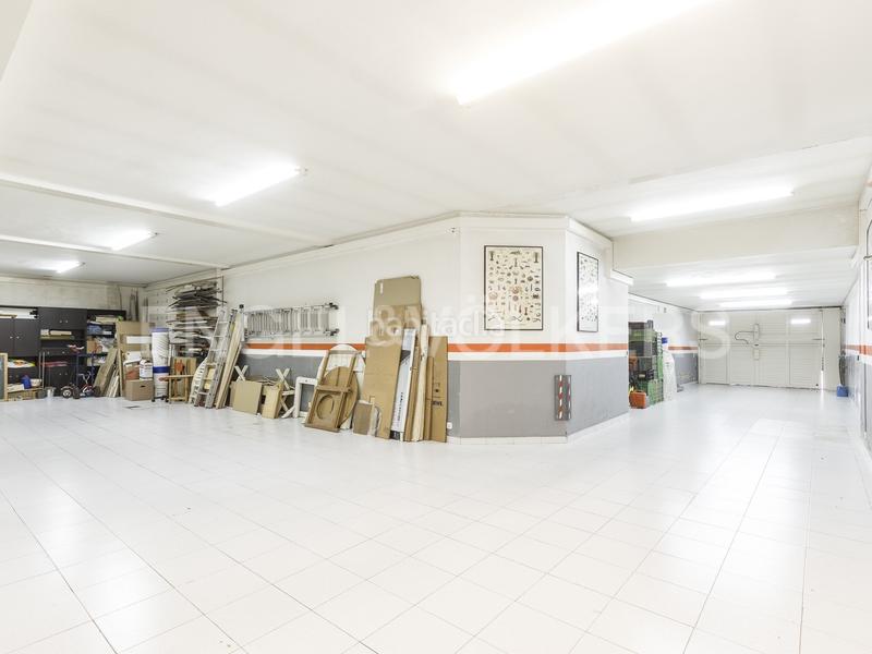 Foto 1593280d-871c-4a21-8fbb-f96a23a8a8ff. Casa amb calefacció aparcament a Centre Sant Just Desvern