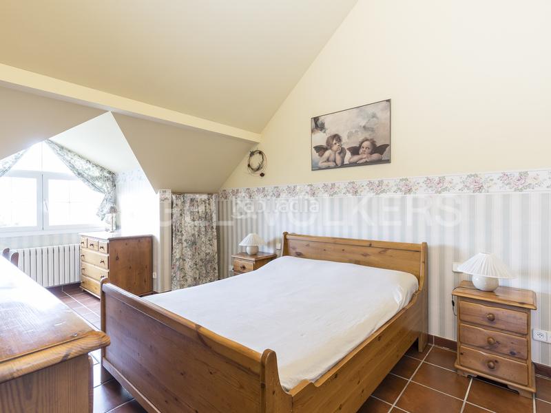 Foto 1c542171-e87d-497e-8d9c-9b3aae785c83. Casa amb calefacció aparcament a Centre Sant Just Desvern