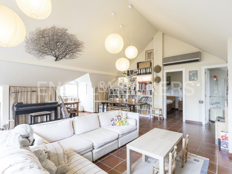 Foto 2d15f381-3552-467f-a528-83064d0ad8e0. Casa amb calefacció aparcament a Centre Sant Just Desvern