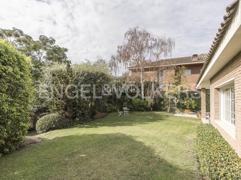 Foto 3bb64f7b-69cb-40a6-b18d-dab0b572448b. Casa amb calefacció aparcament a Centre Sant Just Desvern