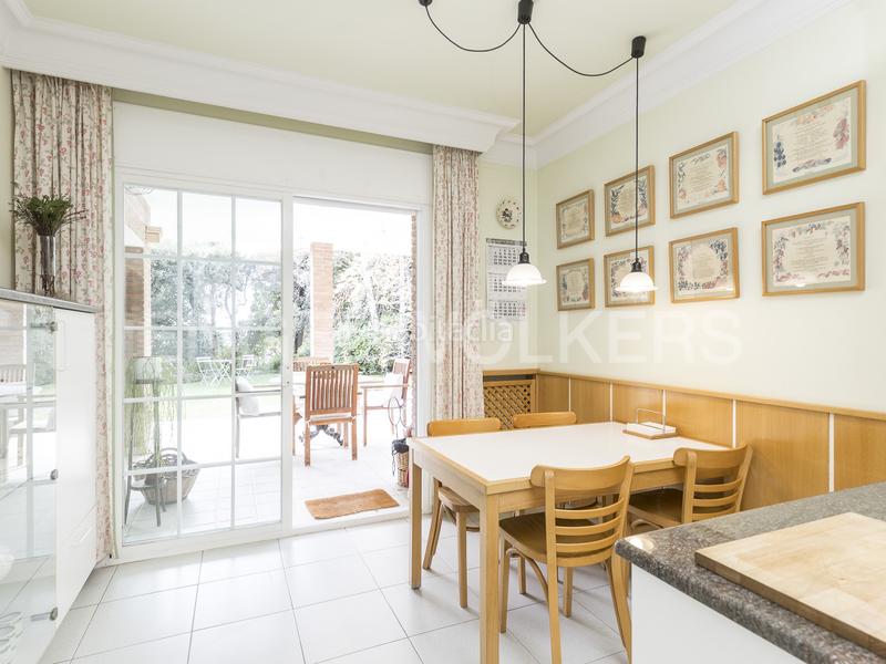 Foto 48d28d56-8f1a-486d-8dae-ac5bdb4ad533. Casa amb calefacció aparcament a Centre Sant Just Desvern