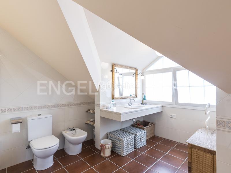 Foto 66facf6e-a6e5-43e1-bd2a-b7922ac5c115. Casa amb calefacció aparcament a Centre Sant Just Desvern