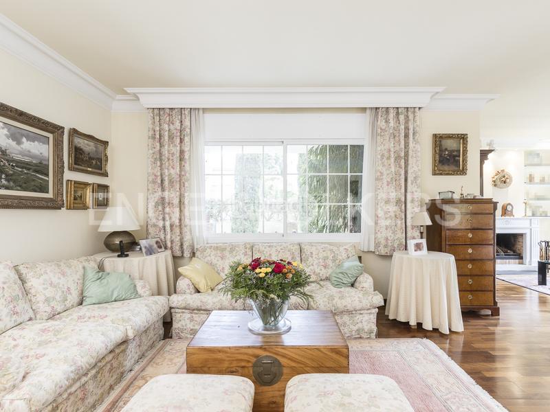 Foto 9610027d-ea74-47c2-afce-57a6086c1924. Casa amb calefacció aparcament a Centre Sant Just Desvern