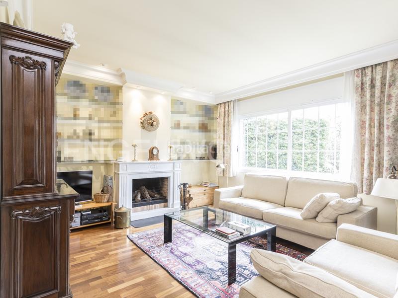 Foto 9ef73c1c-749e-4c6a-b0e7-bdc5af0cb717. Casa amb calefacció aparcament a Centre Sant Just Desvern