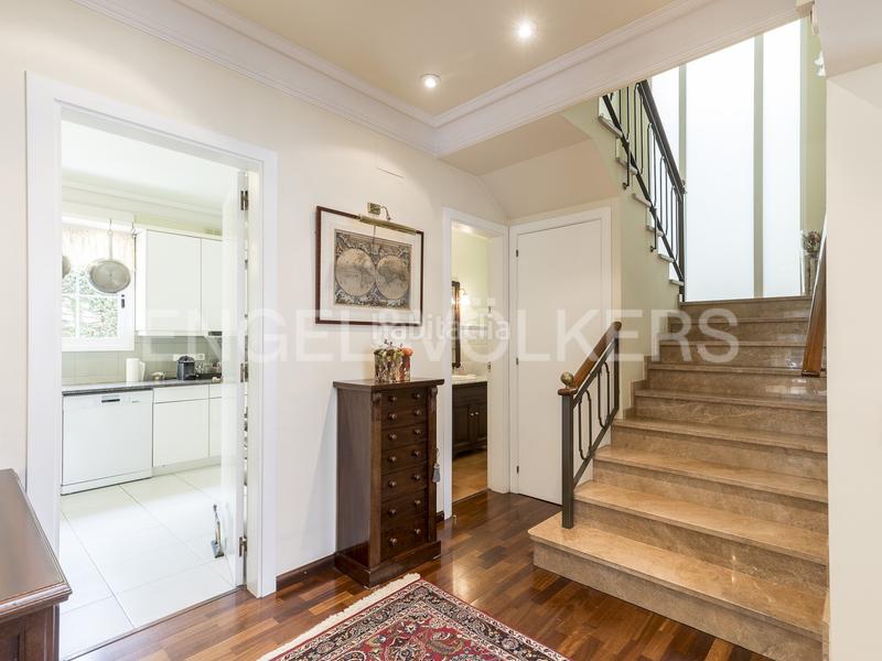 Foto a1d3548d-c5da-47d5-b988-60760f13af6e. Casa amb calefacció aparcament a Centre Sant Just Desvern