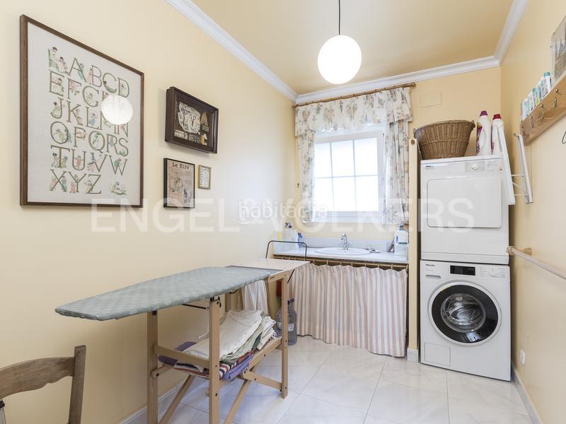 Foto b03af811-0375-4a96-b522-fcf7f2e67855. Casa amb calefacció aparcament a Centre Sant Just Desvern