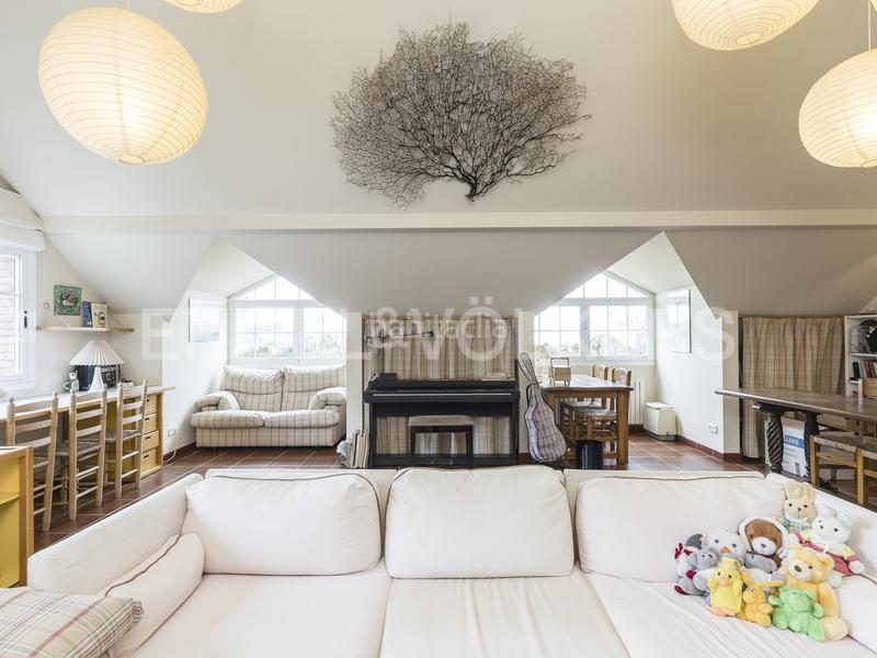 Foto b4ddd382-605b-41e4-a7eb-aec4976f129e. Casa amb calefacció aparcament a Centre Sant Just Desvern