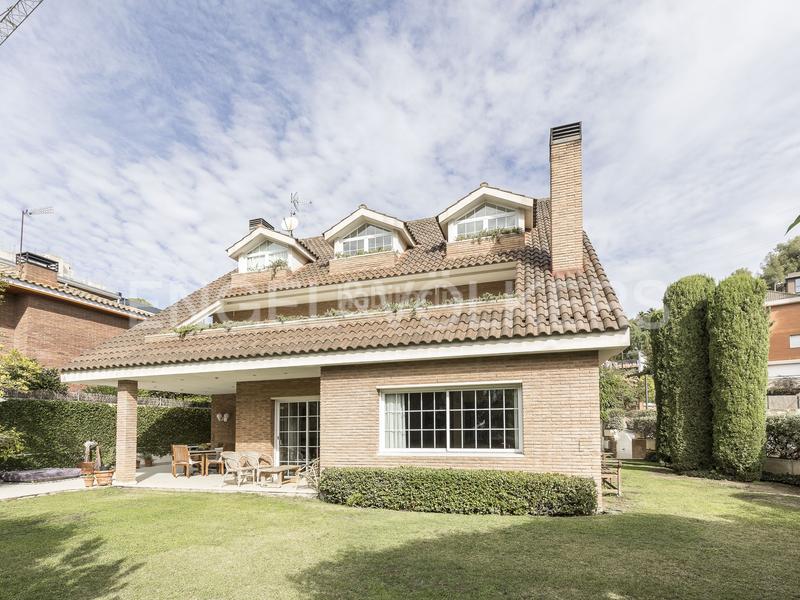 Foto de99efc3-85e3-4b01-89c5-258f480929d3. Casa amb calefacció aparcament a Centre Sant Just Desvern