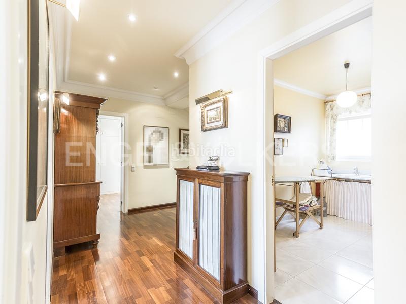 Foto f8a84dcd-9894-4911-a0f9-921c3612b35a. Casa amb calefacció aparcament a Centre Sant Just Desvern