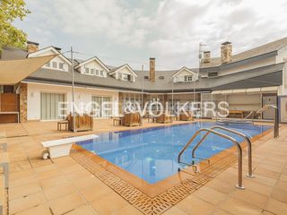 Semi detached house in Centre-Cordelles. Espectacular casa en venespectacular propiedad de 10 hab ideal p