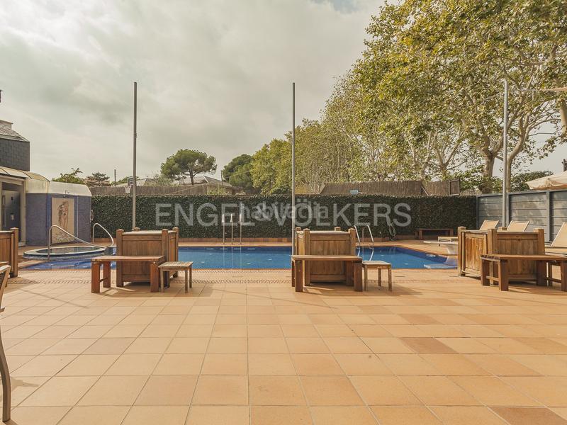 Foto 21c8462c-97a1-4fc0-8877-547e5aa502e7. Reihenhaus mit heizung parking pool in Centre-Cordelles Cerdanyola del Vallès