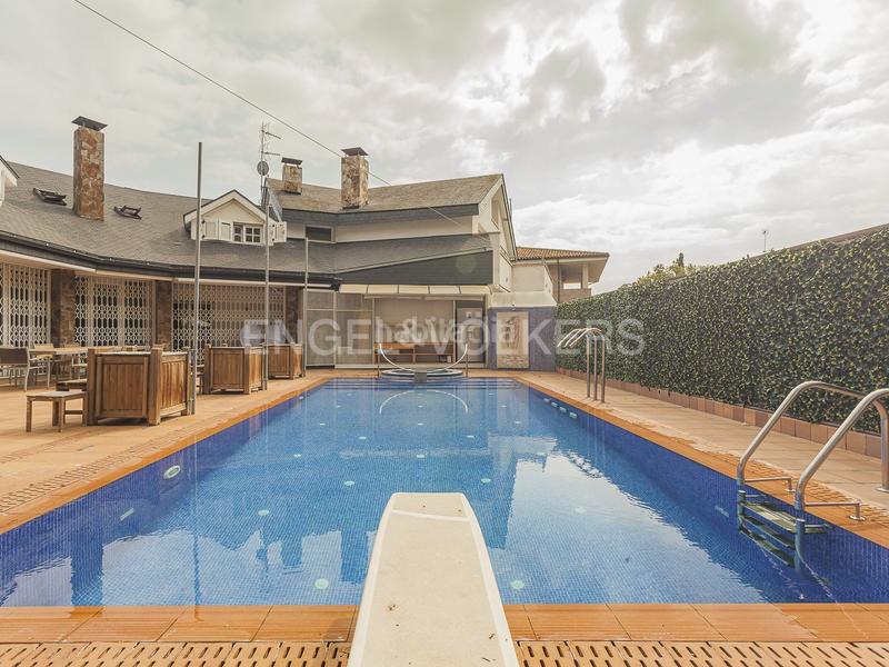 Foto 73f5cd10-db05-4999-8f88-e9f65e6e0510. Reihenhaus mit heizung parking pool in Centre-Cordelles Cerdanyola del Vallès