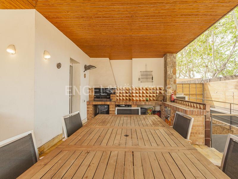 Foto 7cf8a8c5-dd9e-4b4c-b9ba-1f4cdd5de13b. Reihenhaus mit heizung parking pool in Centre-Cordelles Cerdanyola del Vallès