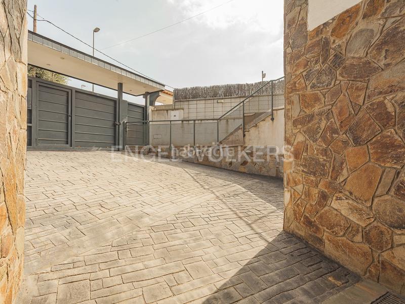 Foto 85519a6b-0a78-4c50-b291-2e0ae43c9f05. Reihenhaus mit heizung parking pool in Centre-Cordelles Cerdanyola del Vallès