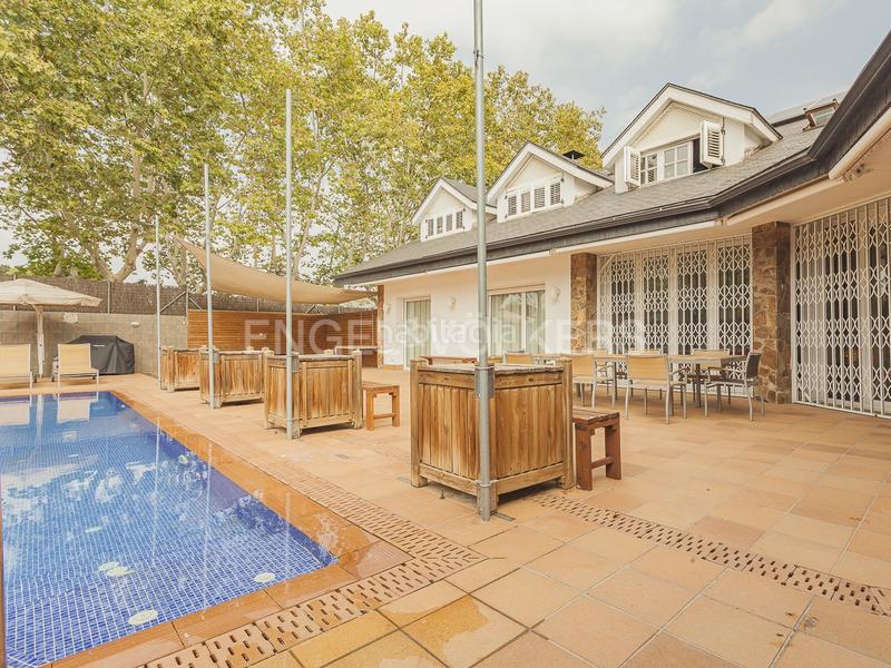 Foto 9abc0d8c-23d1-4ab4-8fe6-e992e3f5f8cd. Reihenhaus mit heizung parking pool in Centre-Cordelles Cerdanyola del Vallès