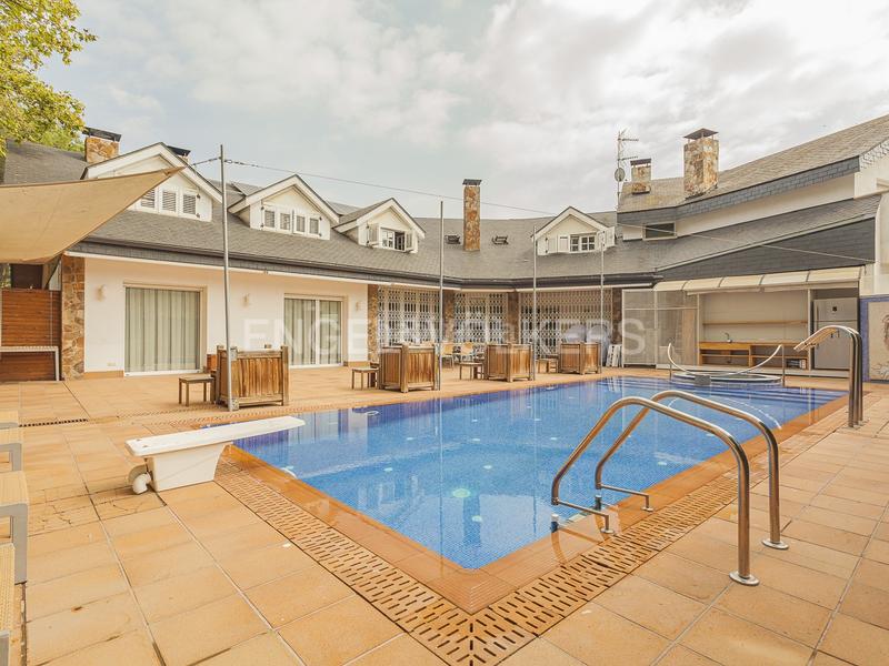 Foto ac7f407f-d502-4cfb-a864-f4f36fdec0fb. Reihenhaus mit heizung parking pool in Centre-Cordelles Cerdanyola del Vallès