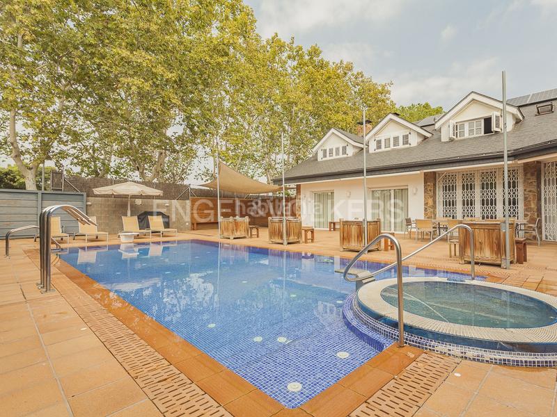 Foto c5590813-3370-4404-9bcf-fc7f7cd6ca5e. Reihenhaus mit heizung parking pool in Centre-Cordelles Cerdanyola del Vallès