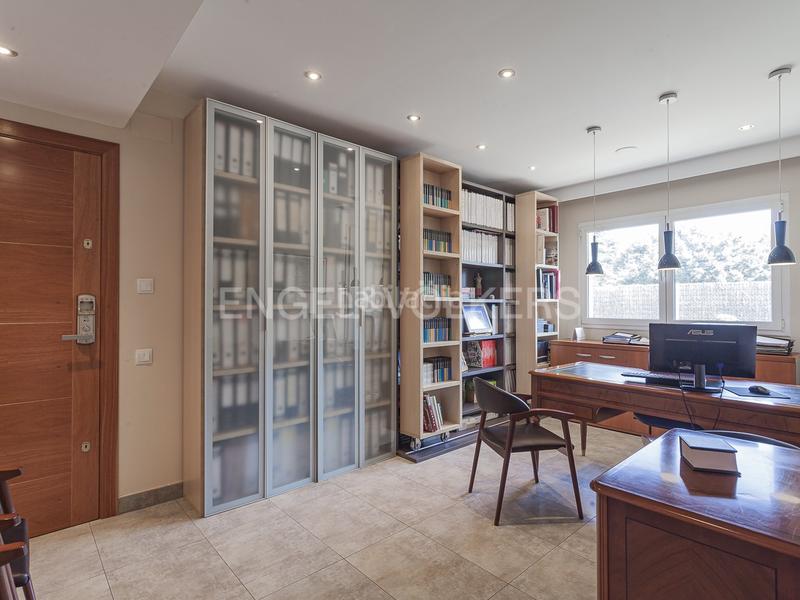 Foto c9170ee5-7e75-479b-b963-b31084c43600. Reihenhaus mit heizung parking pool in Centre-Cordelles Cerdanyola del Vallès